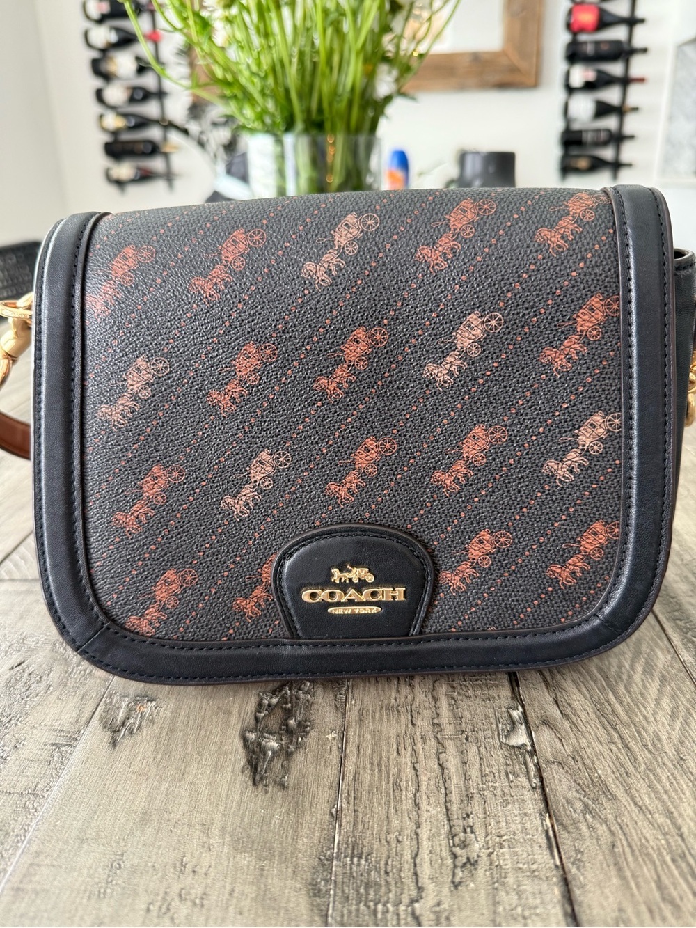 Coach Saddle Bag with Horse and Carriage, classic style!
